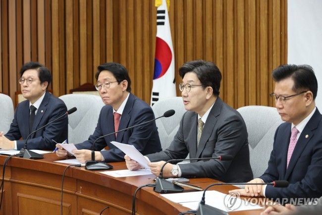 발언하는 국민의힘 권성동 원내대표