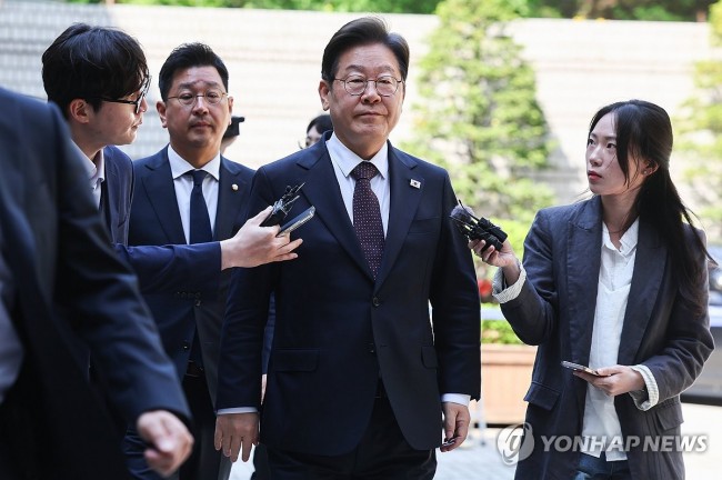 공판 출석하는 이재명 후보