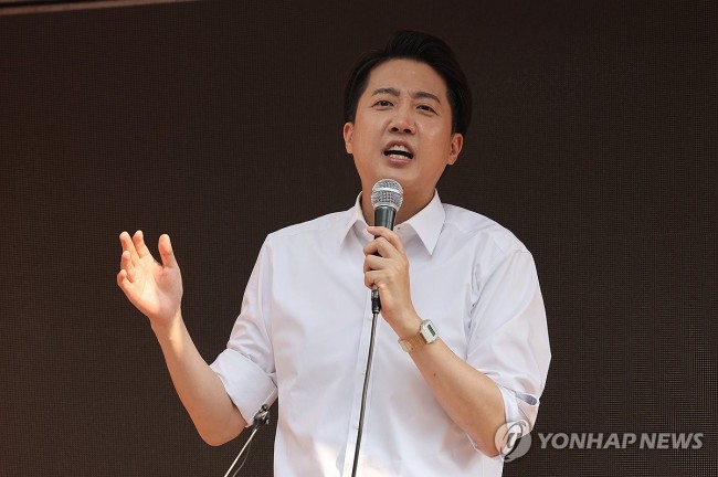 지지 호소하는 개혁신당 이준석 후보