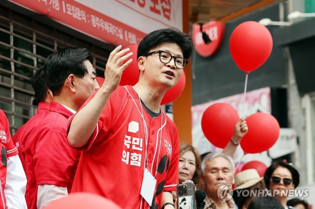 광주서 지지 호소하는 한동훈 전 대표