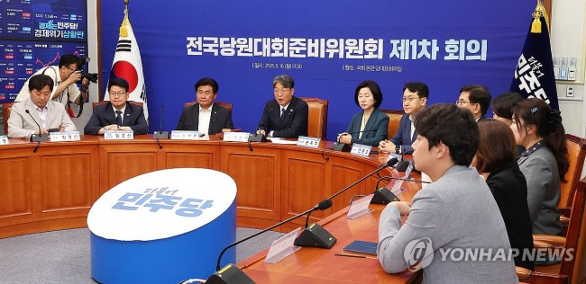 발언하는 이춘석 위원장