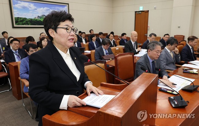 심사 보고하는 임이자 의원
