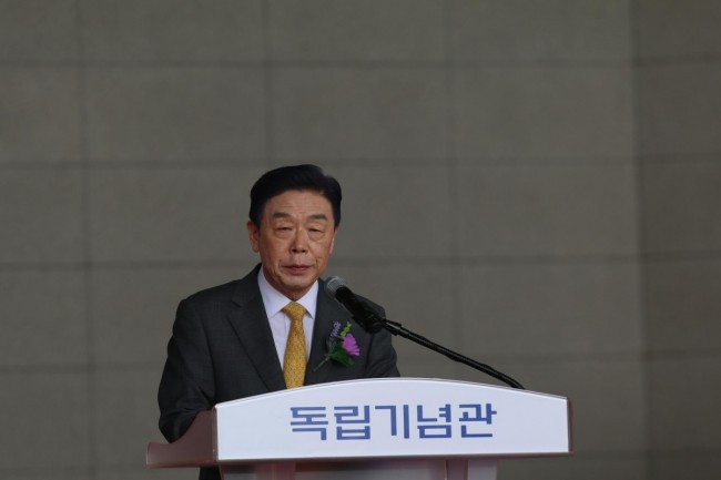 기념사 하는 김형석 독립기념관장